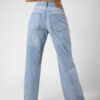 Jean Straight wide-leg, bota recta, tiro medio, tono celeste, cierre con cremallera