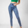 Jean Skinny stretch, tiro alto, tono azul medio claro, cierre con cremallera