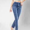 Jean Bootcut stretch, tiro alto, tono azul medio, bolsillos frontales cuadrados, cierre con cremallera