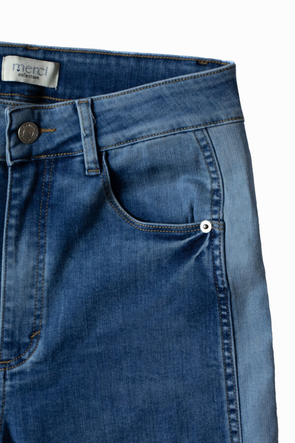 Jean Skinny stretch, tiro alto, tono azul medio claro, cierre con cremallera Ref: 240901