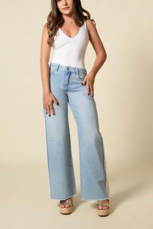 Jean tiro alto wide leg acampanado encaje lateral artesanal, denim celeste Ref 240927