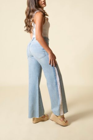 Jean tiro alto wide leg acampanado encaje lateral artesanal, denim celeste Ref 240927