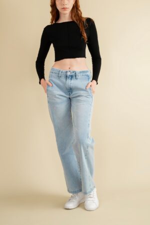 Jean Straight wide-leg, bota recta, tiro medio, tono azul claro, cierre con cremallera Ref: 240923