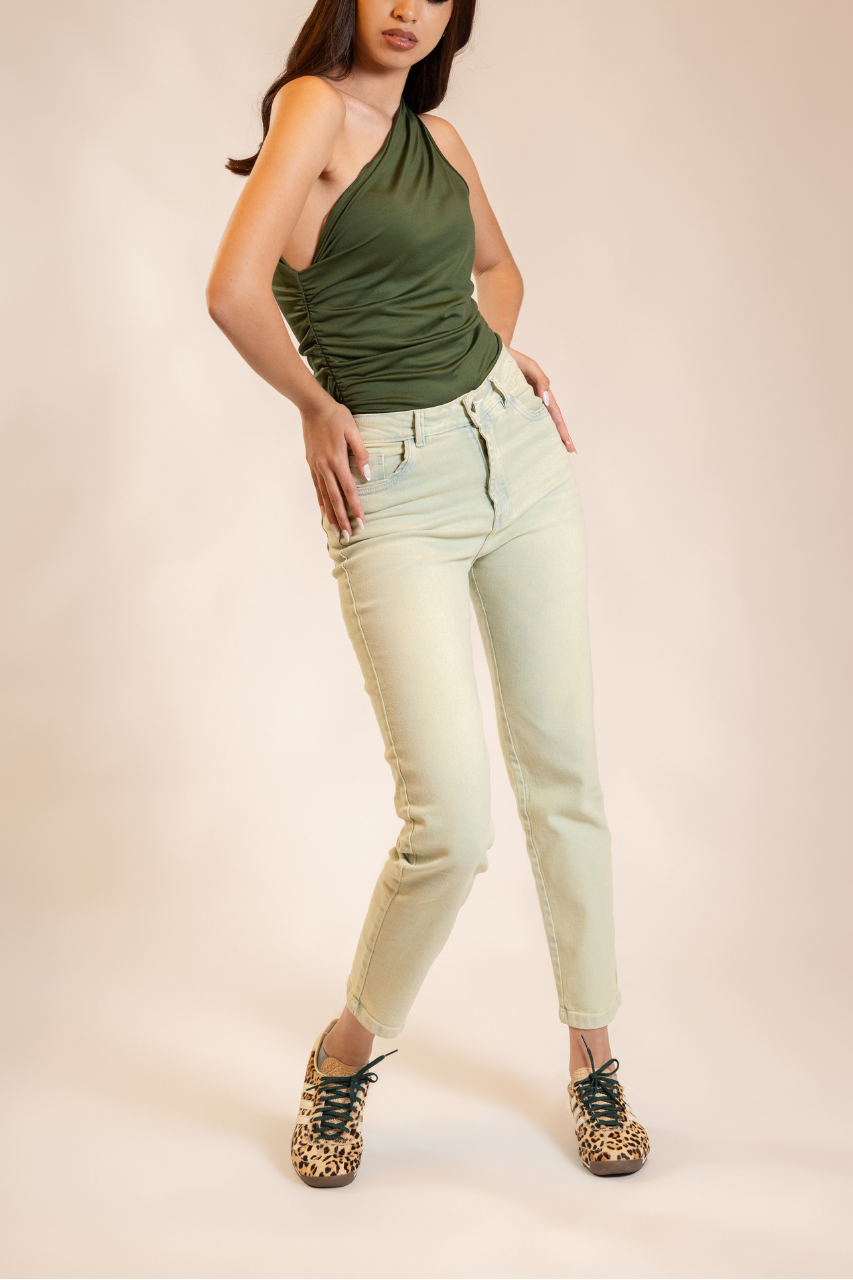 Jean Slim fit Tiro Alto bota recta angosta color celeste luminoso con matiz verde oliva licrado Ref: 240934 - Imagen 2