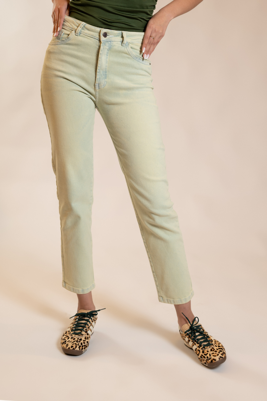 Jean Slim fit Tiro Alto bota recta angosta color celeste luminoso con matiz verde oliva licrado Ref: 240934 - Imagen 5