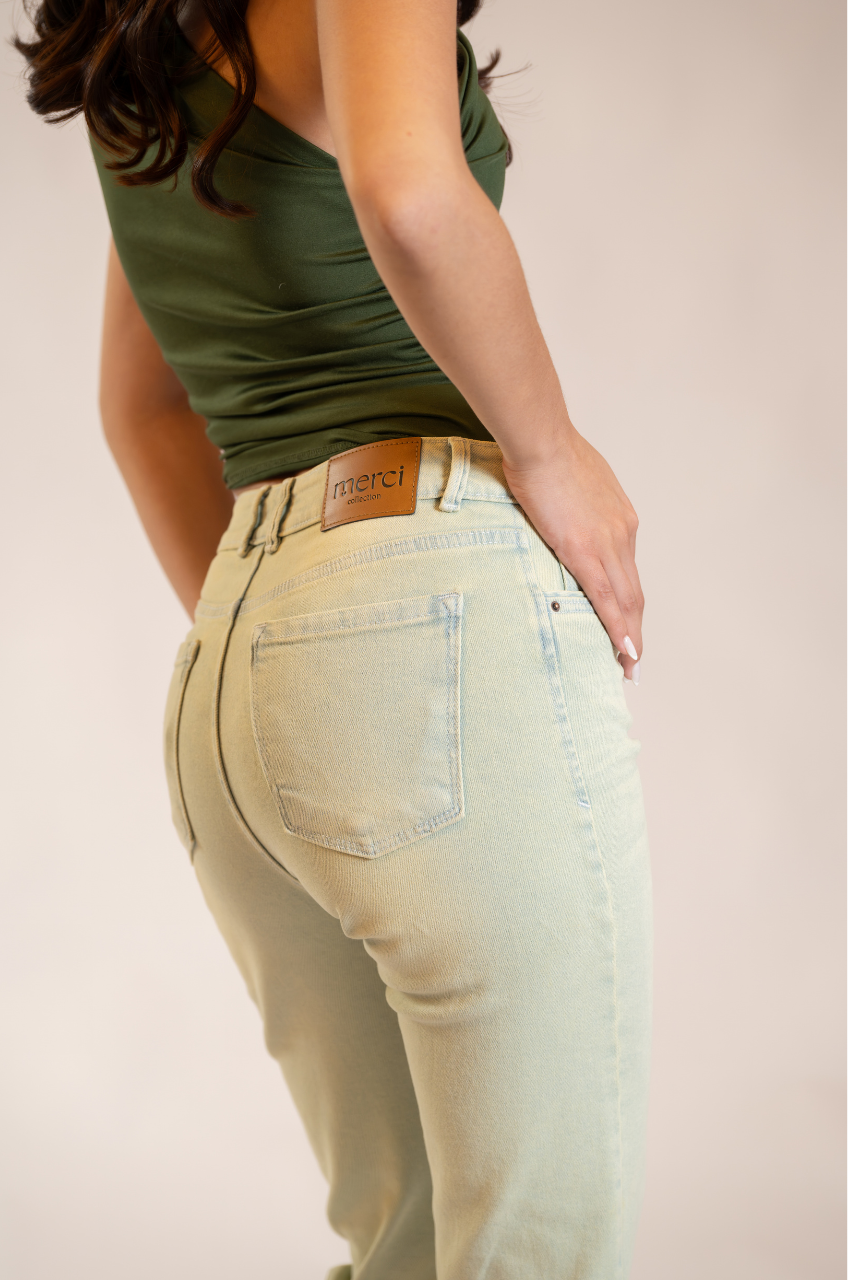 Jean Slim fit Tiro Alto bota recta angosta color celeste luminoso con matiz verde oliva licrado Ref: 240934 - Imagen 6