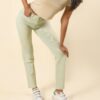 Jean Slim fit Tiro Alto bota recta angosta color celeste luminoso con matiz verde oliva licrado Ref 240932
