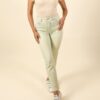Jean Slim fit Tiro Alto bota recta angosta color celeste luminoso con matiz verde oliva licrado Ref 240932