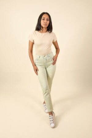 Jean Slim fit Tiro Alto bota recta angosta color celeste luminoso con matiz verde oliva licrado Ref: 240932